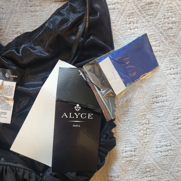 NWT Alyce Paris Black Cocktail Dress with Beaded Neckline Size 4 - Picture 9 of 9